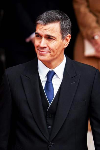 palenzuelayoli's tweet photo. Vamos @sanchezcastejon vas a volver a ser el #PresidenteDeEspaña, aunque a algun@s como estamos viendo no les guste!!!👍🌹👏👏👏👏 https://t.co/7UjP6yC7mP