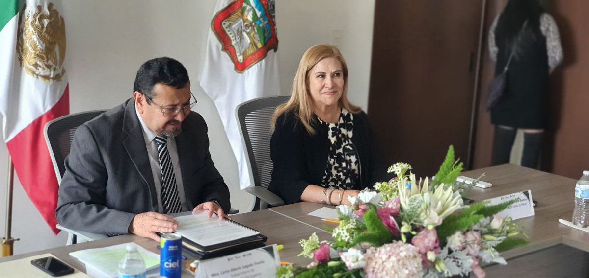 Conalep_Edomex's tweet photo. El Subsecretario de Educación Media Superior, Mtro. Carlos Alberto Salgado Treviño, presenta a la Directora General Mtra. Rocío Serrano Barrios ante el Consejo Directivo del CONALEP Estado de México. 
#ApasionadamenteCONALEP 
#ElPoderDeServir https://t.co/HTxMBdmG5u