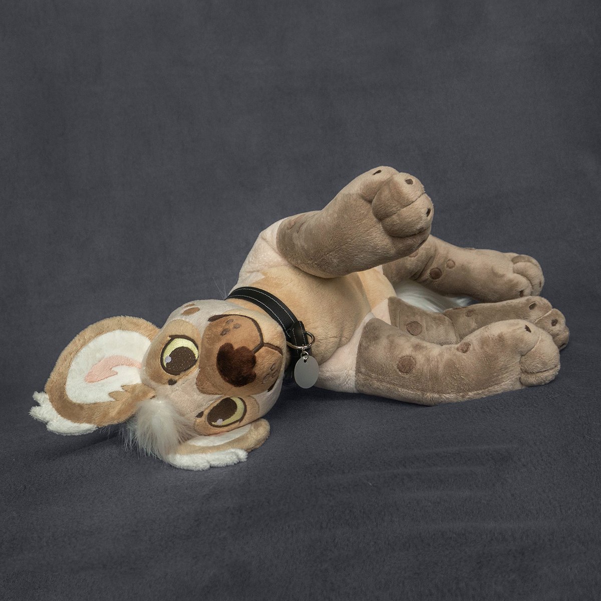 After what feels like an eternity, I FINALLY got the last little bits necessary to make Febz' collar! So excited to share her final photos. I could not be happier with the turnout, she made the perfect plushie subject and I was thrilled to get to bring her to life!