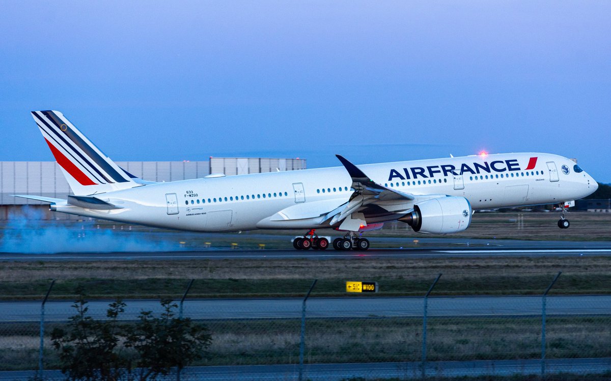 NunoSeletti's tweet photo. Retour de vol test ce soir de l'#A350 "Orléans" d'@AirFranceFR futur F-HUVE, MSN 633 à Toulouse-Blagnac en début de soirée 🇫🇷 (F-WZGO) #Airfrance #fhuve #Orlean #airbus https://t.co/pGD4AzpGxu