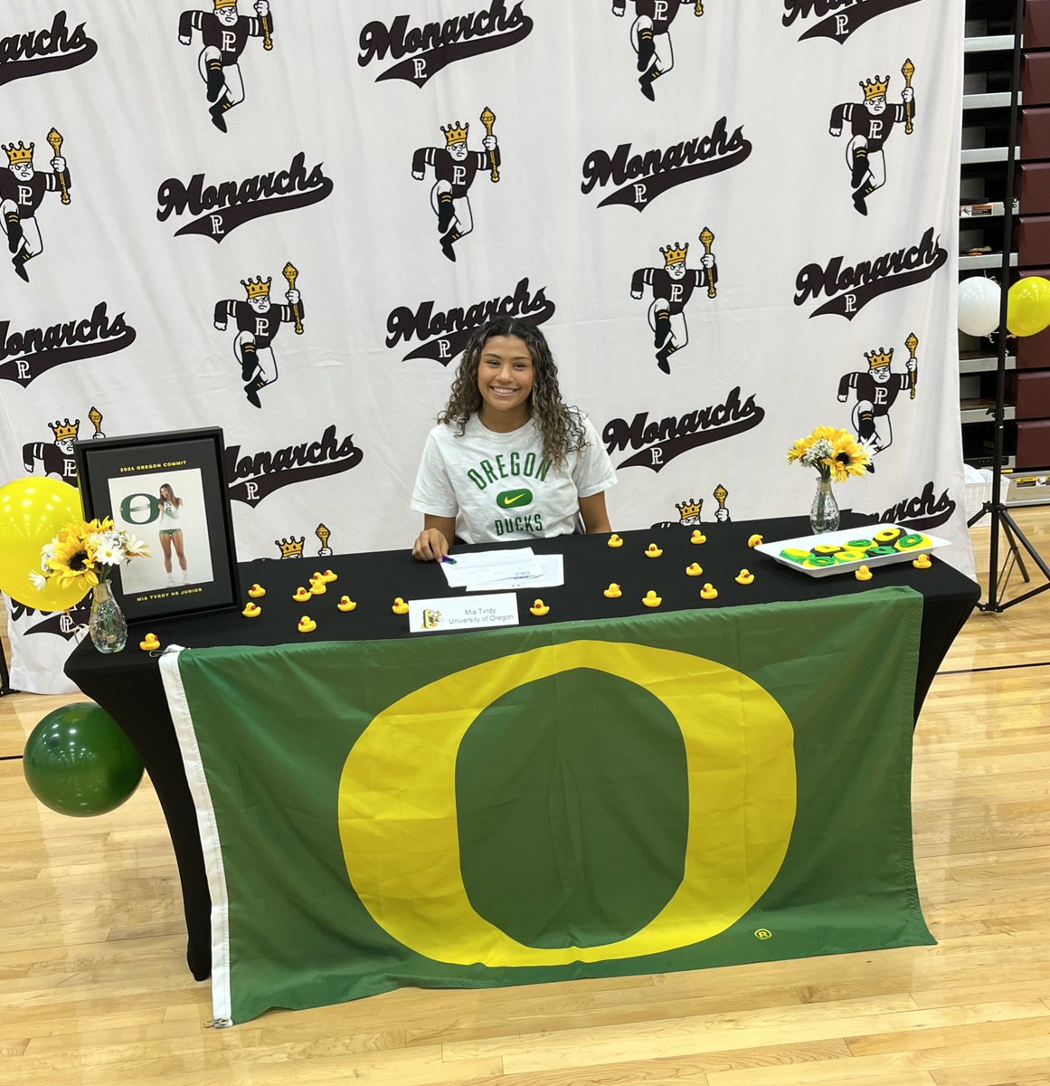 Congrats <a href="/MiaTvrdy1/">Mia Tvrdy</a> on signing today! We are so excited for your next adventure at Oregon. Proud of you 💛👑