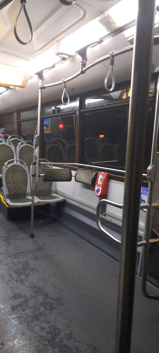 Prendre le bus à #Lille,  c'est entendre à chaque fois tous les passagers qui descendent dire au revoir au chauffeur en descendant et ça fait du bien. #ilevia #ligne18forever