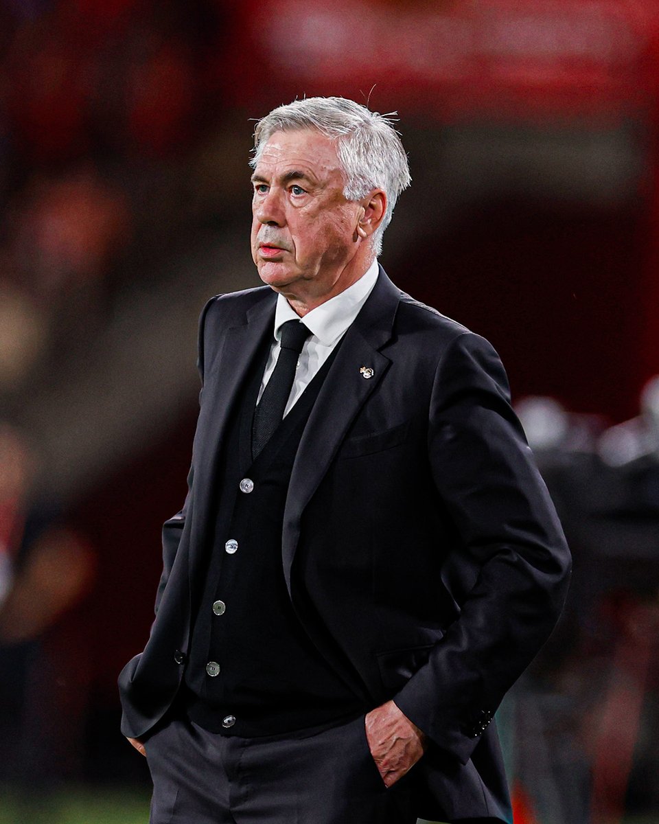 VSportsTM's tweet photo. Carletto Ancelotti acaba de superar a Sir Alex Ferguson como el DT con más triunfos en la historia de la Champions League. Llega a 116. Es el entrenador que más veces la ganó (4). De pie para aplaudir a uno de los mejores de todos los tiempos. RESPETO. https://t.co/vGt7nDyF1K