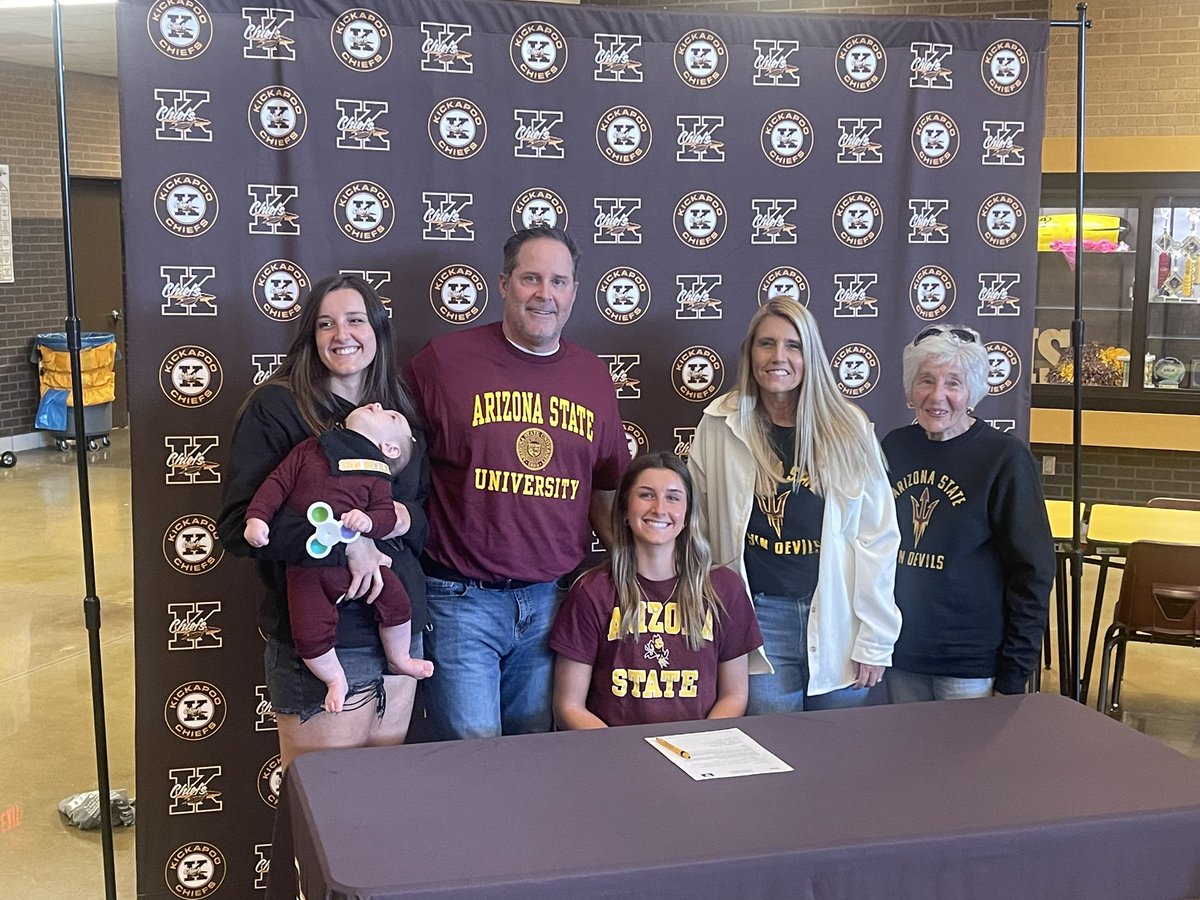 Congratulations to <a href="/Bella_Faria1/">Bella Faria</a> as our former Athlete of the Week signs with <a href="/ArizonaVBall/">Arizona Volleyball</a>. 

She helped lead the <a href="/Volleychiefs/">Kickapoo Volleyball</a> to consecutive Final Fours for the first time in <a href="/KickapooChiefs/">KickapooHighSchool</a> program history. 

Can’t wait to see her out there!

More on <a href="/OzarksOzone/">Ozarks Sports Zone</a> &amp; <a href="/kytv/">KY3 News</a>.