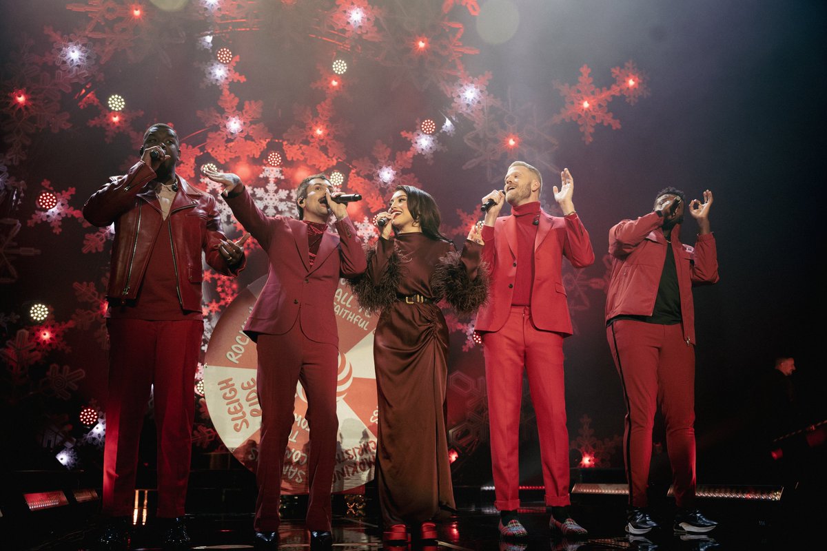 PTXofficial's tweet image. Remembering all the fun we had at last year’s Christmas tour is getting us excited for what’s to come this year! 🤗

🎄✨THE MOST WONDERFUL TOUR OF THE YEAR✨🎄 kicks off NEXT WEEK! Get your tickets (and VIP!) at ptxofficial.com. #TBT 

📸: @benhausdo