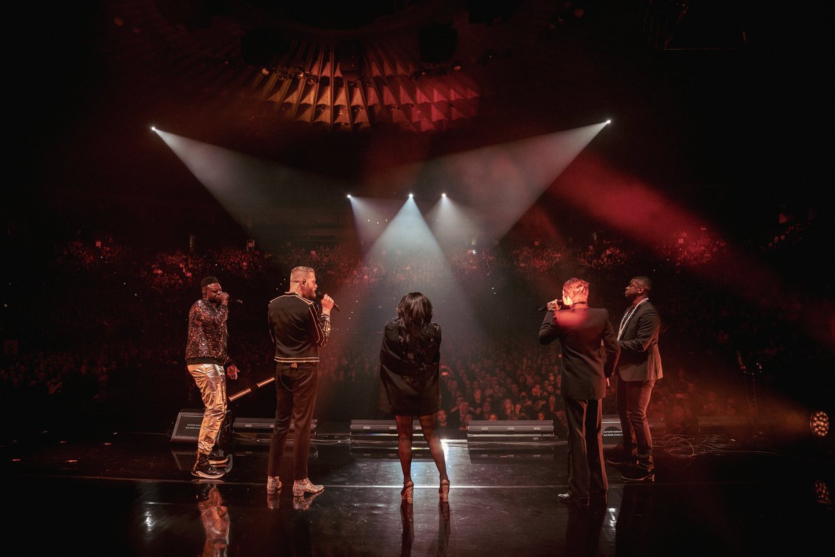 PTXofficial's tweet image. Remembering all the fun we had at last year’s Christmas tour is getting us excited for what’s to come this year! 🤗

🎄✨THE MOST WONDERFUL TOUR OF THE YEAR✨🎄 kicks off NEXT WEEK! Get your tickets (and VIP!) at ptxofficial.com. #TBT 

📸: @benhausdo