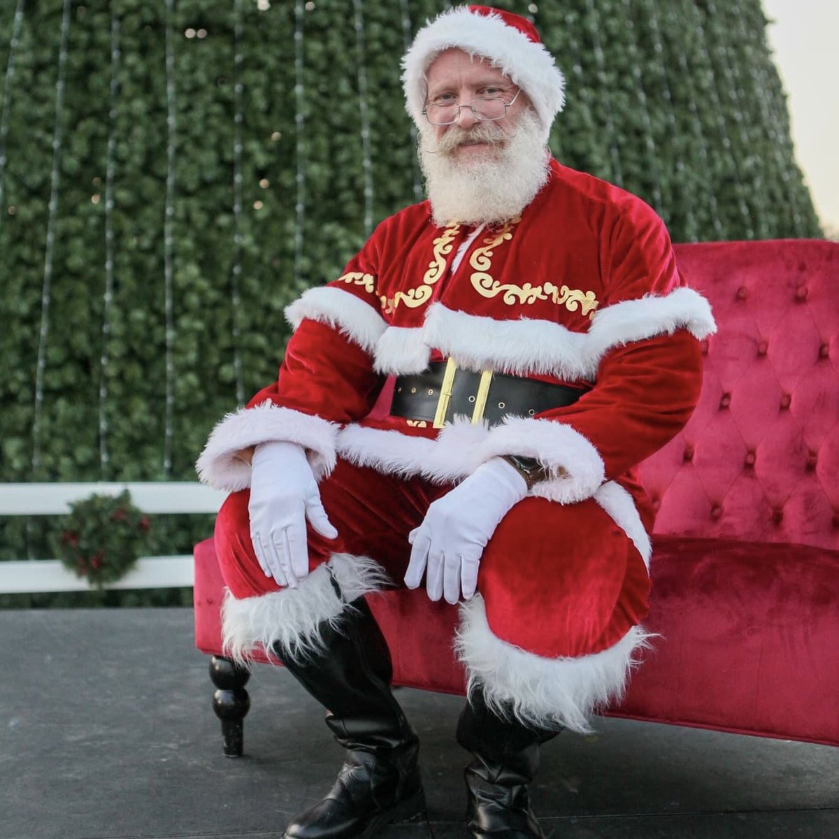 CityofMcAllen's tweet photo. 💫 The South Pole of Texas Illuminated Fest presented by @HEB is back! 

🗓 Nov. 29- Dec. 31
📍@McAConventions 

Photos with 🎅🏼
@MetroMcAllen train rides
fireworks, magical carnival, smore station, tallest digital Christmas tree in America &amp;much more. 

👉🏻https://t.co/Czb2qHuwDk https://t.co/4eMQ5hyIMR