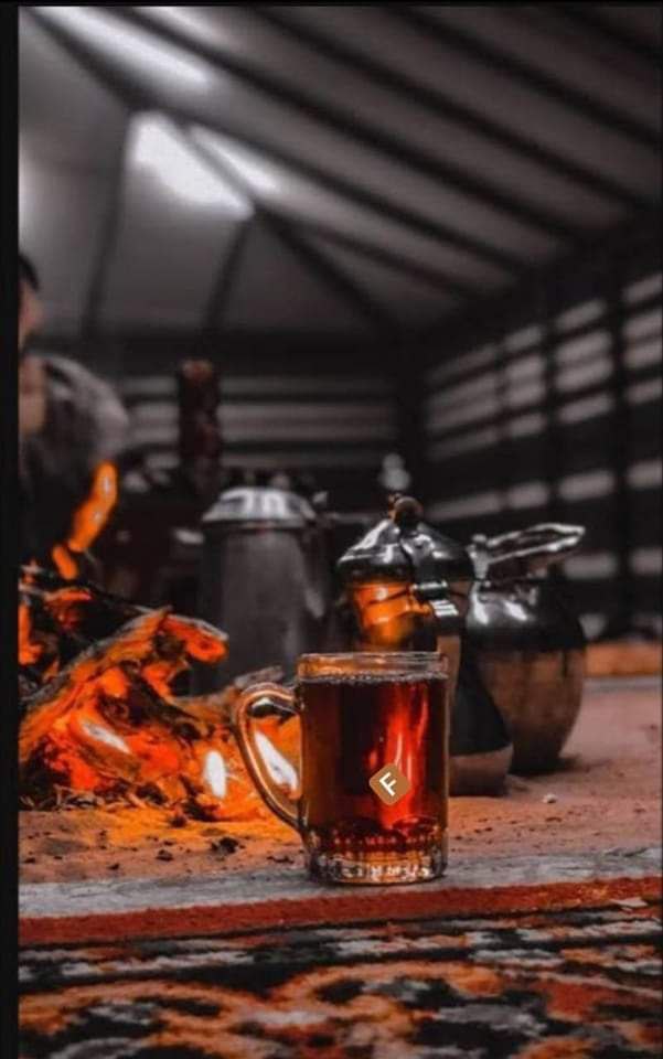 بعض آلعرب صندوق سره من حديد
مـآ يكـشف ..  الأسـرآر  .. لـو تحآيله

وبعض آلعرب ... ودك تسمّيه آلبريد
ممتـآز .. في   سـرعة نقل .. رسـآيله.