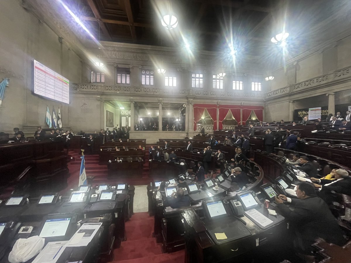 .<a href="/CongresoGuate/">Congreso Guatemala</a> que vergüenza que el decreto que aprobamos hoy es el número #12 en 10 meses de “trabajo”!! Y cuando tocaba seguir trabajando se “rompe” el quorum