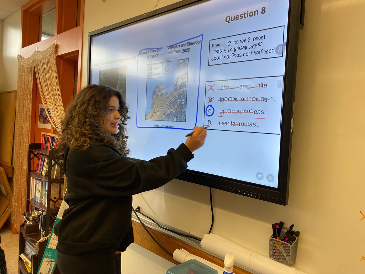 MsSelv_SHS's tweet image. Wednesday, students in Pre-AP World History &amp;amp; Geography engaged in a reteach of Evaluating Evidence standard. Students reviewed their responses, explained what thinking led them to a correct/incorrect response, &amp;amp; shared that thinking #studentledlearning @_salemhigh_