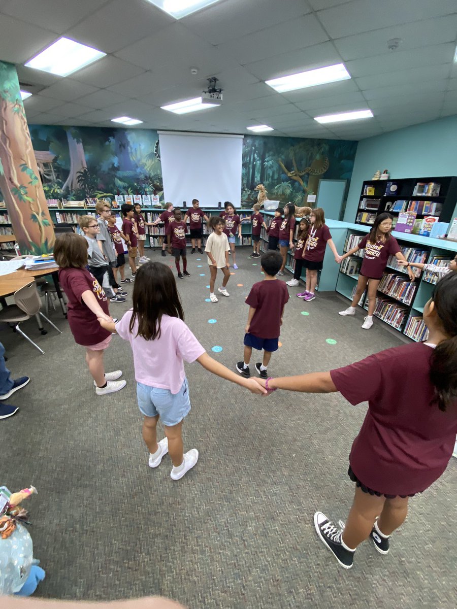 HayesStuCo's tweet photo. Our historian captured great moments during our meeting today! #HayesHawks https://t.co/hiegzY7Zhk