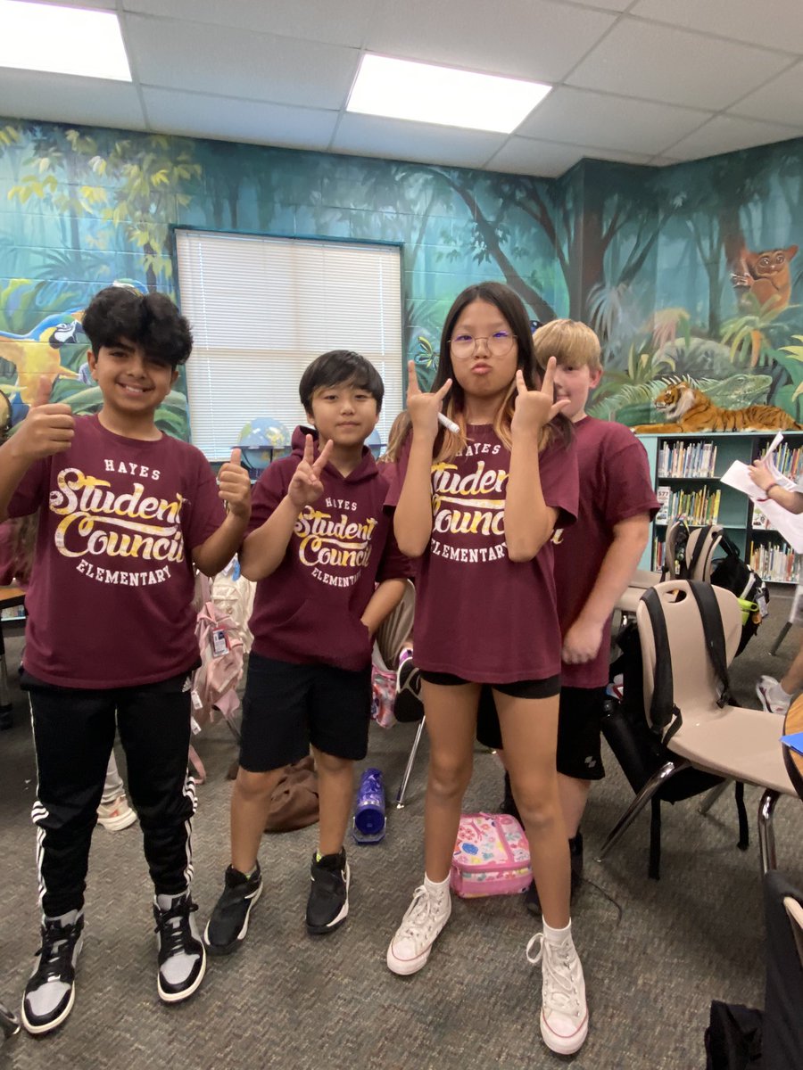 HayesStuCo's tweet photo. Our historian captured great moments during our meeting today! #HayesHawks https://t.co/hiegzY7Zhk
