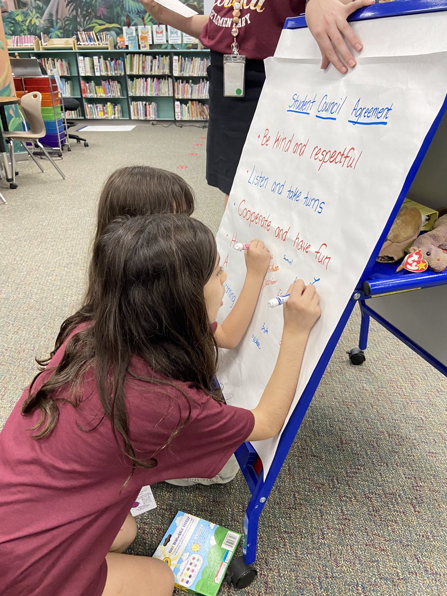 HayesStuCo's tweet photo. Our historian captured great moments during our meeting today! #HayesHawks https://t.co/hiegzY7Zhk