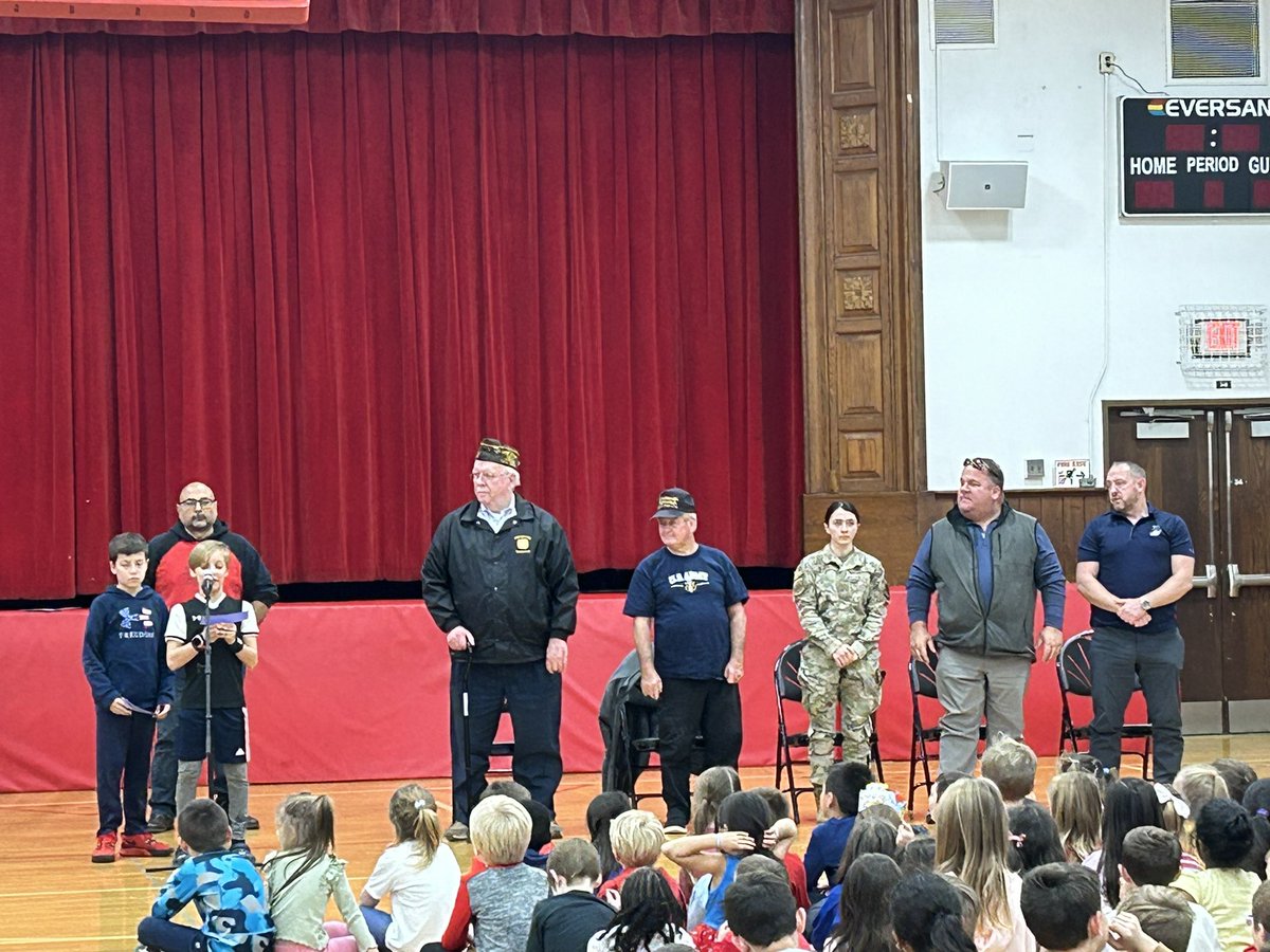 CenterGroveES's tweet image. Today, we celebrated our Veterans and thanked them for their bravery and dedication to keeping us safe.