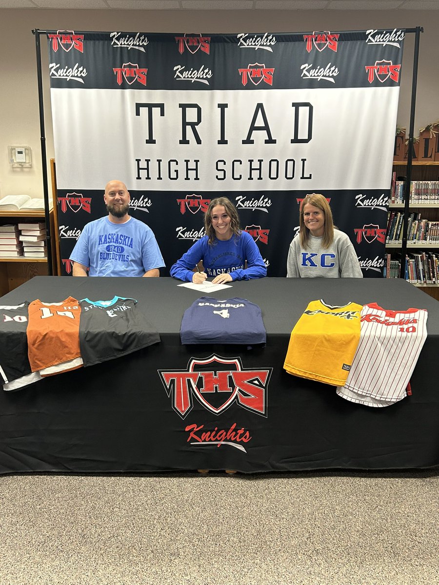 TriadKnights's tweet image. Holy smokes!! Alyssa Dewitte will continue both Volleyball and Softball at the next level at Kaskaskia!!! Congrats Alyssa!! @TriadHighSchool @THS_SB