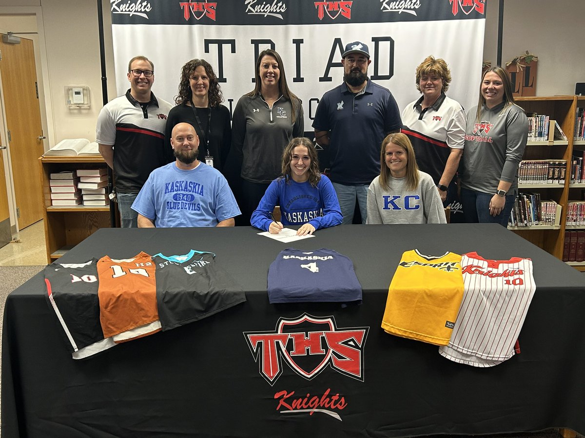 TriadKnights's tweet image. Holy smokes!! Alyssa Dewitte will continue both Volleyball and Softball at the next level at Kaskaskia!!! Congrats Alyssa!! @TriadHighSchool @THS_SB