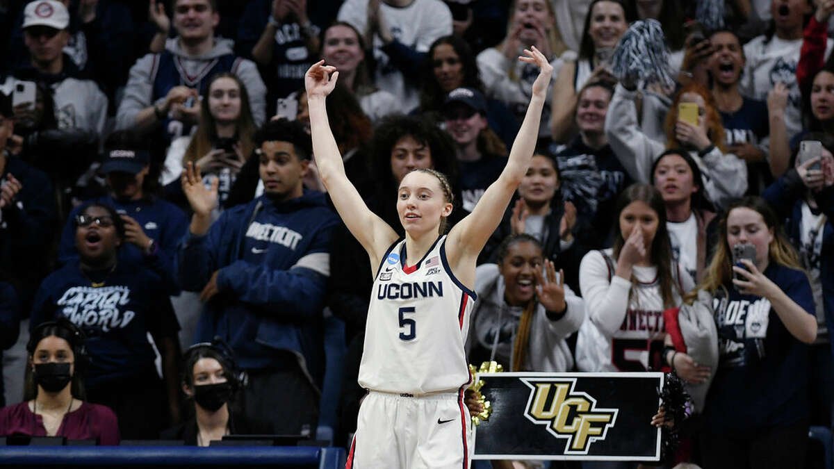 #ClapForSomeone...

Paige Bueckers...The Inspiration Sensation.

Paige plays basketball for the UConn Huskies.
She wears #5.

As a freshman, she was the first player to EVER win ALL three of college basketball's Player-of-the-Year awards.

BUT...

Paige has proven to be far