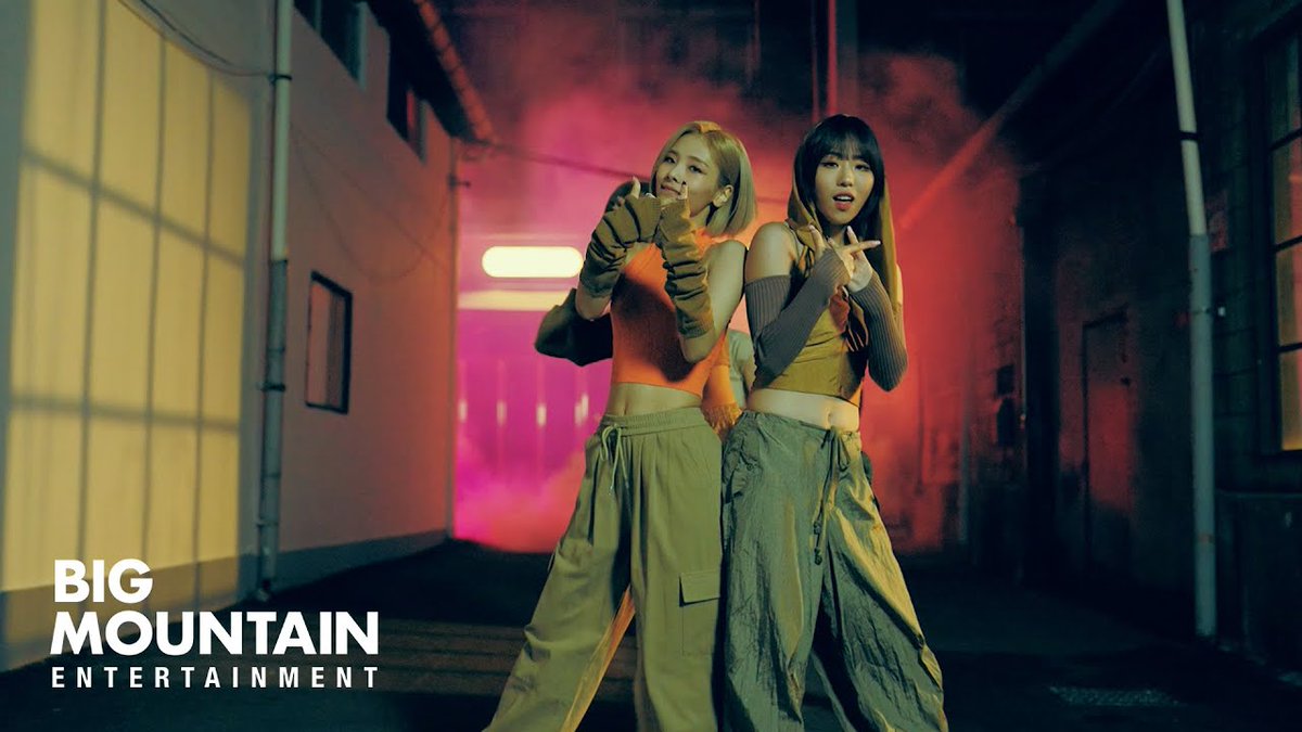 rore_views's tweet photo. [ENG] #QueenzEye - #THIS_IS_LOVE

Unlike the last bop they released (#UN_NORMAL), this one sticks more to the classic and glamorous, the production went for a quite summery beat for the month of October, lol. The chorus doesn't really catch my attention, it's melodic and makes+++ https://t.co/HrTU8ZblZg