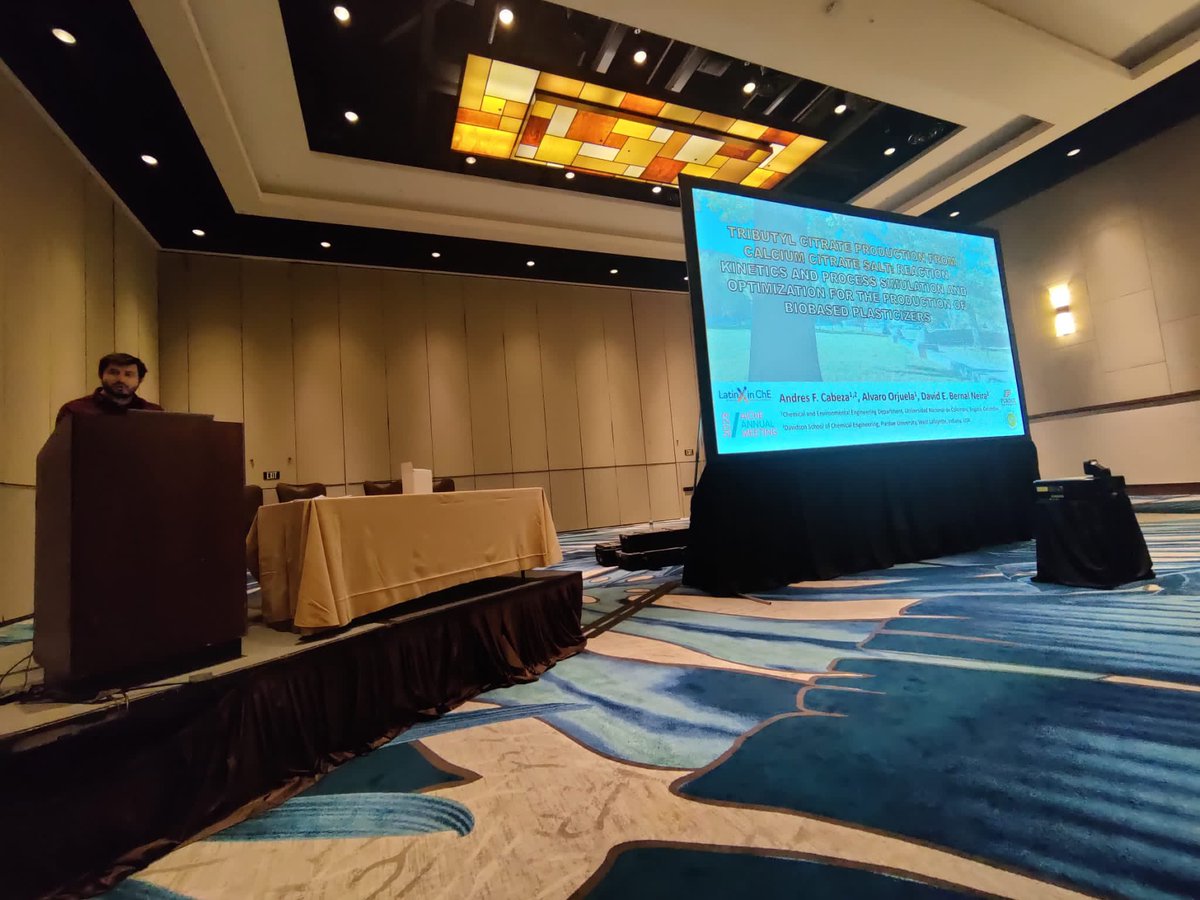 LatinXinChE's tweet image. Finally, we finished the session with Andres Cabeza, Jonathan Salmeron-Hernandez, and @LabresRivera