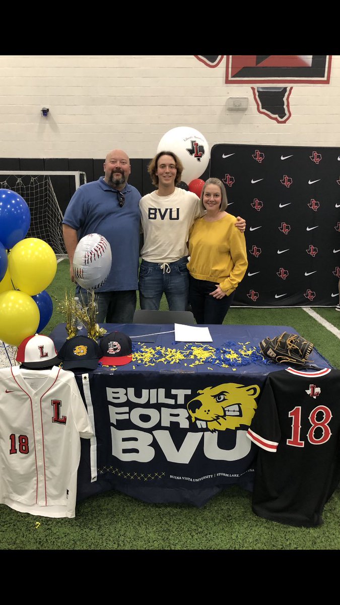 rw_weaks2024's tweet photo. Thankful for all of the people in my life who have helped me get here. Thank you @LHS_RedhawkBSBL @DallasPatriots @mcgarrhs @houstonr34 @kennethschiumo Looking forward to the future with @BVU_Baseball @HannerNate @SteveEddie2 #built4bvu #bvuclassof2028 #rollbeavs https://t.co/EMHTdTJMDB