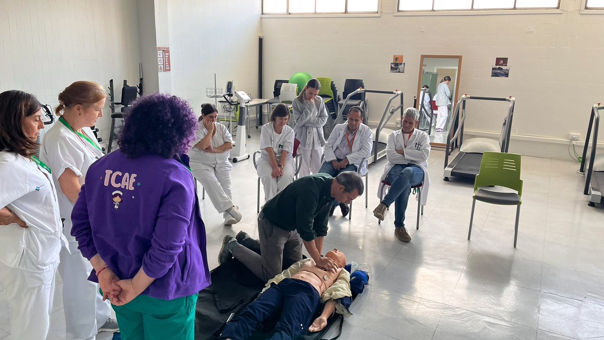 Angel Hernandez (@angelhdez13) on Twitter photo Una semana más formando a personal de <a href="/scardiosal/">S. Cardio. Salamanca</a> en #RCP con el gran Francisco Martín y <a href="/miguelhh94/">Miguel Hernández Hidalgo</a>. Esta vez con los compañeros de Consultas Externas. Una semana más formando a personal de <a href="/scardiosal/">S. Cardio. Salamanca</a> en #RCP con el gran Francisco Martín y <a href="/miguelhh94/">Miguel Hernández Hidalgo</a>. Esta vez con los compañeros de Consultas Externas.