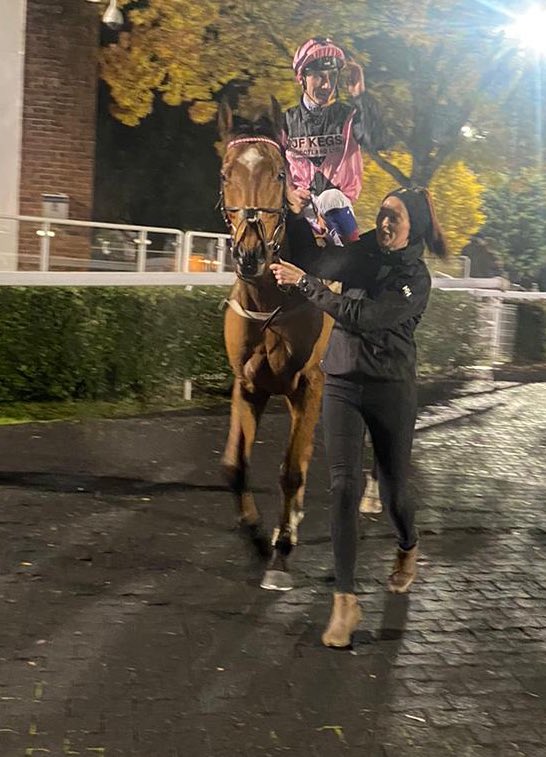 Sir Chauvelin did the business @kemptonparkrace this evening brilliantly ridden by David Egan! @jimmyfyffe’s ‘Big Arthur’ came late & fast to win his 16th race, what a horse! 👏🏻