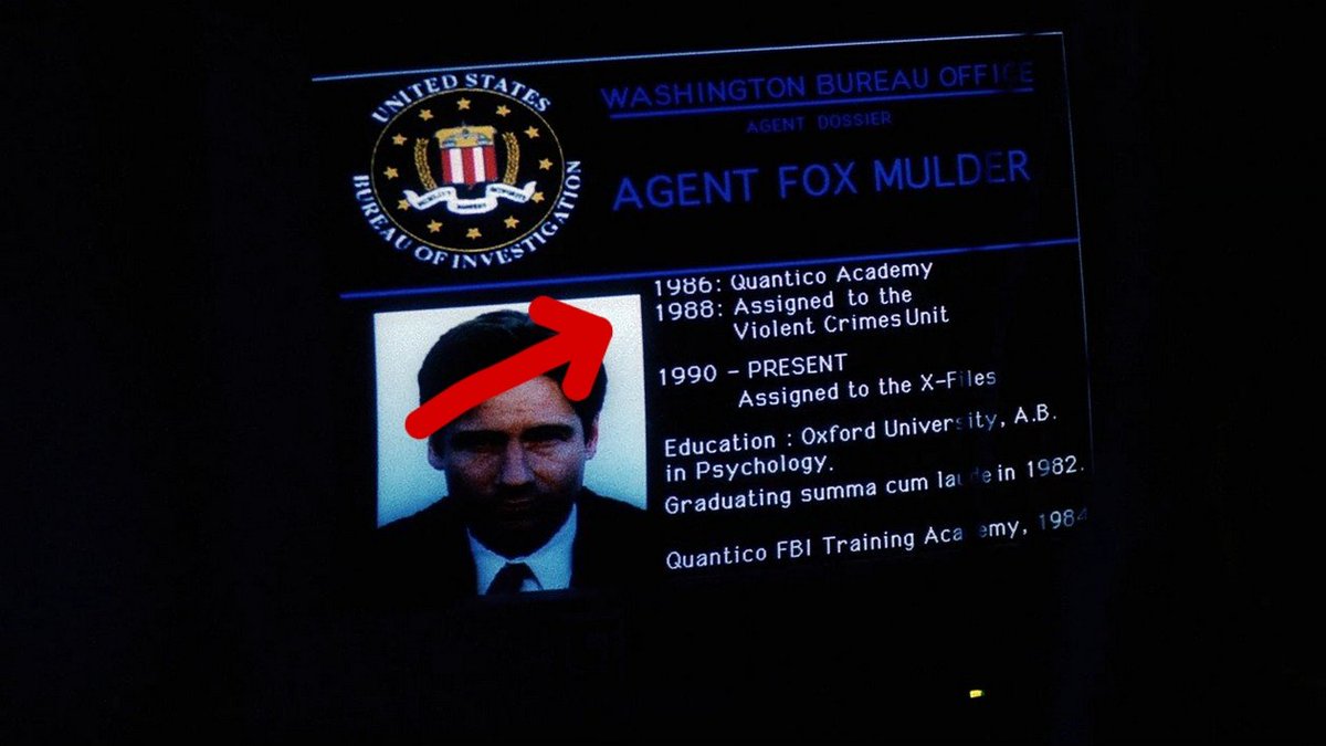 tenfeetoff's tweet photo. I found a continuity disaster that I never noticed before:
Mulder was writing criminal profiles, as a Special Agent for the FBI at the same time he was in Oxford and before he joined the Academy 🥲 https://t.co/9tfAXXnrKa