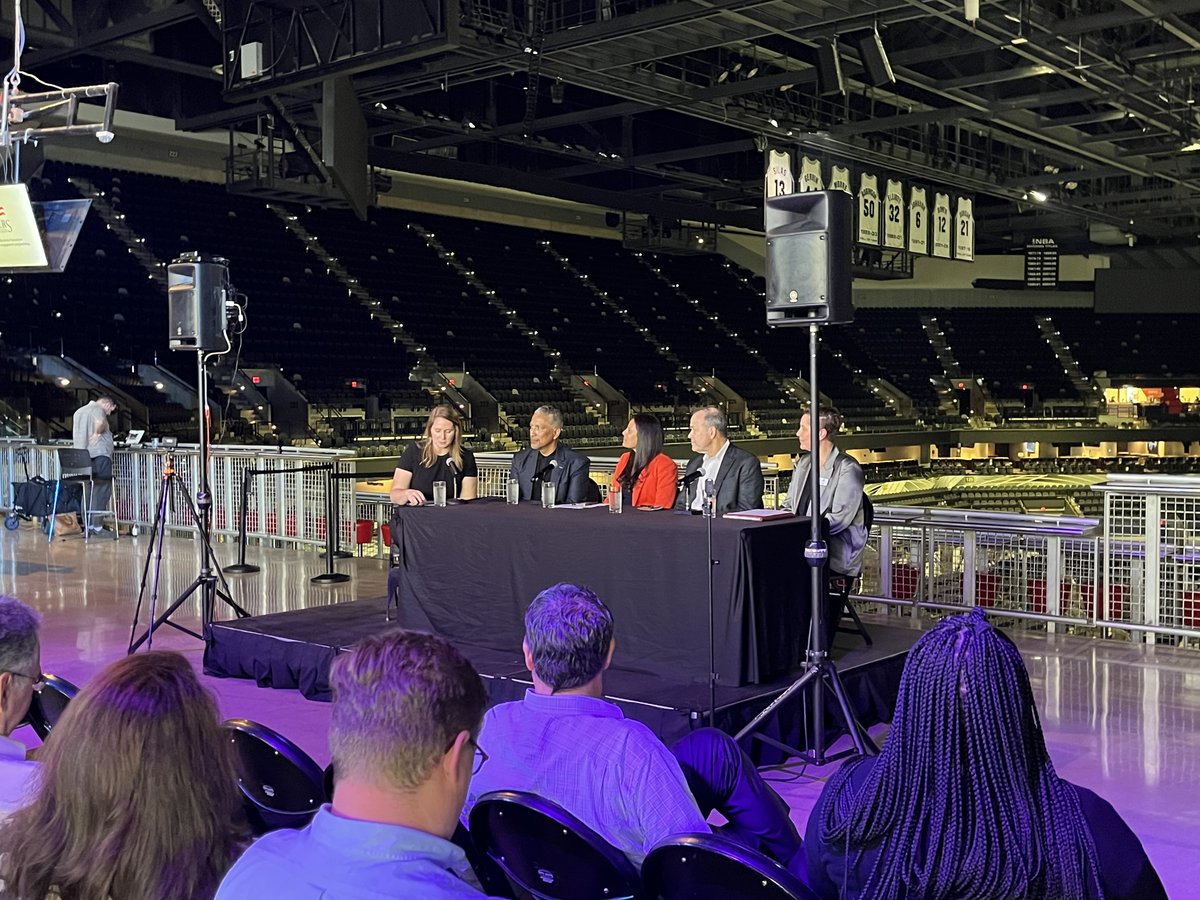 Happening now: @SAReport editor @leighmunsil hosts #sacityfest23 ~sports~ panel at @FrostBankCenter 🏀youtube.com/watch?v=axsiAS…