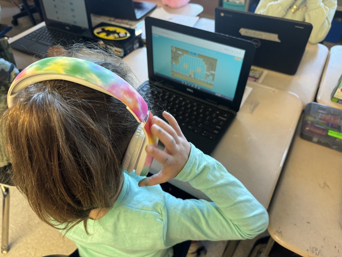 ChrisKauter's tweet image. Exciting times in Mr. Longo's Grade 2 class @5thaveSchool as they dive into coding with @Kodable! 🚀💻 Kudos to the students for their enthusiasm and to Mr. Longo for fostering digital skills early on. #EdTech #CodingInClass #itsashorething
