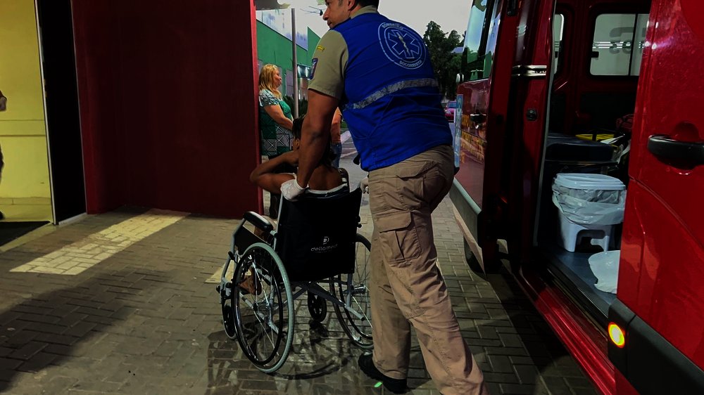 aredeinfo's tweet image. #GRAVE 🚨 Mulher é atropelada em PG e tem suspeita de fratura em tornozelo.

Detalhes e fotos da ocorrência no 👉 Portal #aRede: arede.info/_/495349