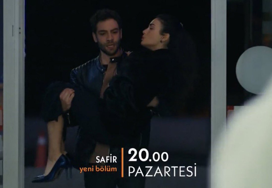 THE DIFFERENCE IS SENDING ME💀💀😭😭😭😭😭

#safir #AtFer #ateşgülsoy #ilhanşen