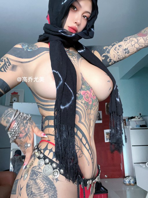 iloveb00bs1's tweet photo. 👣Follow👉 @iloveb00bs1 
Darkstar_mia (高乔尤美Mia). Chinese dancer &amp; performer. Cute, attractive and amazing body for the tattoo lovers
😍😍😍 https://t.co/wtIsqItqon