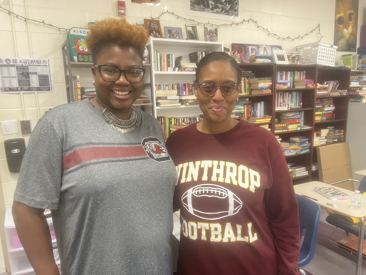MsRianJenkins's tweet photo. COLLEGE DAY AT @rvhs https://t.co/cRuZgbI0rZ