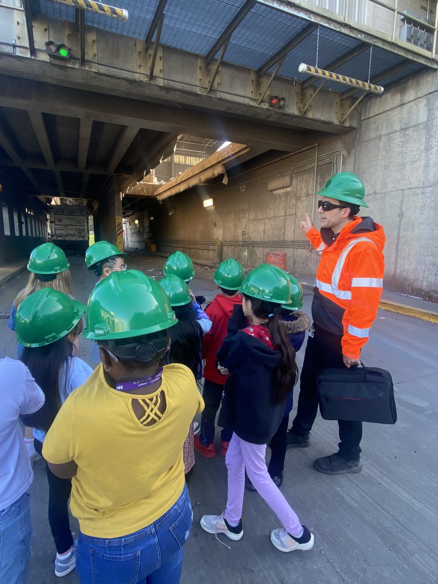 jenna_eng4's tweet photo. Thank you @ClnGrnBaltCo for having our @PadoniaPride Green Team! We loved learning more about zero waste and how we can help make our 🌎 a better place for all of us. Thank you @MAEOE_MD for awarding us this grant to have such an amazing experience. @JSHarpster1 https://t.co/xZSY6l4IUW