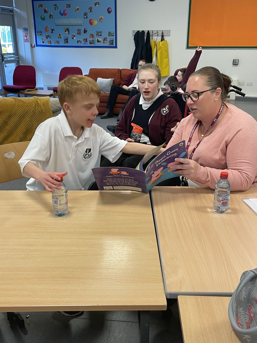 AlloaEASN's tweet photo. We love time with friends in our common room at lunchtimes! Friends are the essence of our social network at all stages of our life and they help to reduce stress and improve our emotional and physical wellbeing @Alloa_DofE #buddies #fun https://t.co/54ZzCvxXfz