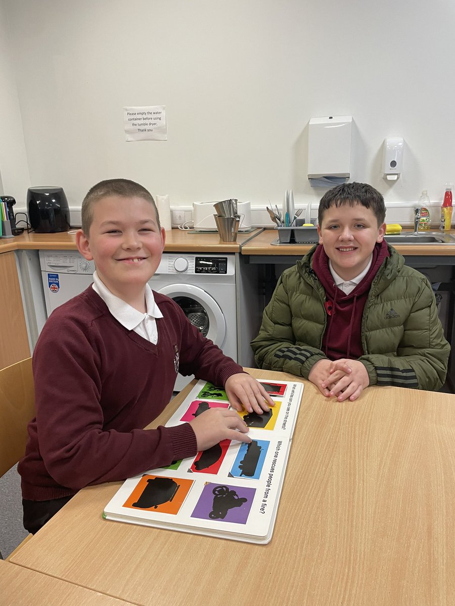 AlloaEASN's tweet photo. We love time with friends in our common room at lunchtimes! Friends are the essence of our social network at all stages of our life and they help to reduce stress and improve our emotional and physical wellbeing @Alloa_DofE #buddies #fun https://t.co/54ZzCvxXfz