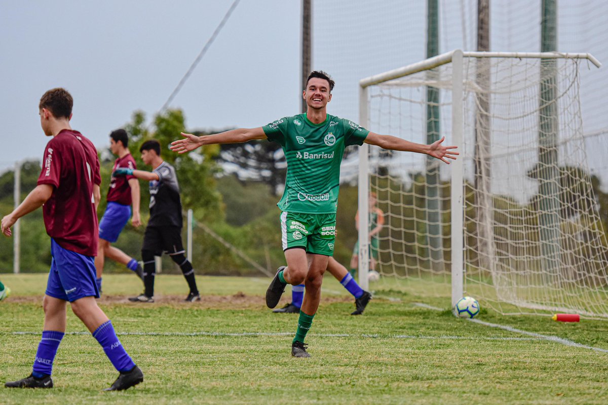 ECJuventude's tweet photo. E a base vem como? Ganhando Ca-Ju🟢⚪️ 

O sub-15 goleou o Caxias por 5 a 1. Hiago (2), Leonardo, Matheus e André Luis fizeram os gols do Verdão, que lidera o grupo. 

Já a equipe sub-17 venceu por 3 a 2, com gols de Pedro, Miguel e Pinna. O Ju está na segunda posição da chave (+) https://t.co/nqrCsbWlEd