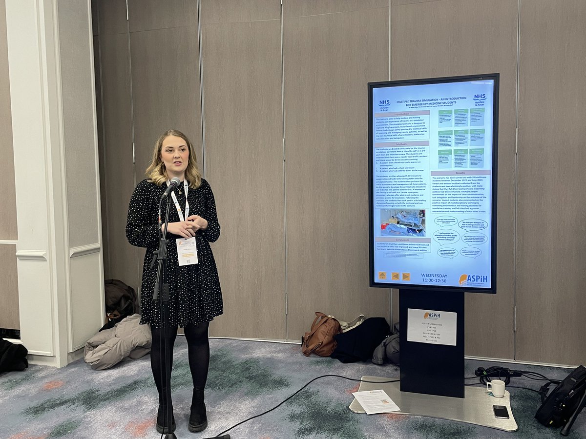 Becky presenting her Multiple trauma sim poster. Inter professional sim with medical and nursing students in NHS Ayrshire and Arran #aspih2023 
<a href="/KatieK_sim/">Katie_K</a> 
<a href="/Lindajdbell/">Linda Bell</a>