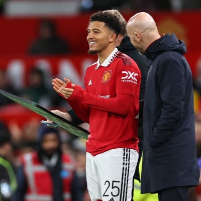 0xSese's tweet photo. He thought he would fight it alone , come on reds 💪🔴
#ufc #ManUnited #utdfc https://t.co/U2eeHVPBBZ