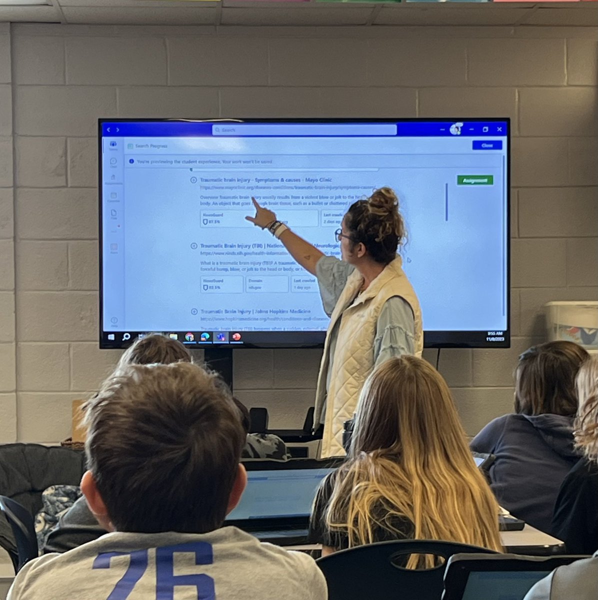 erinjurisich's tweet image. I have NEVER seen Ss so excited about research! These 6th grade @SBMSPIRATES learned how to use #SearchProgress in #MicrosoftTeams to find reliable information about TBIs to go w/ their reading of Restart by @gordonkorman 
#OnslowDLT #MicrosoftEDU