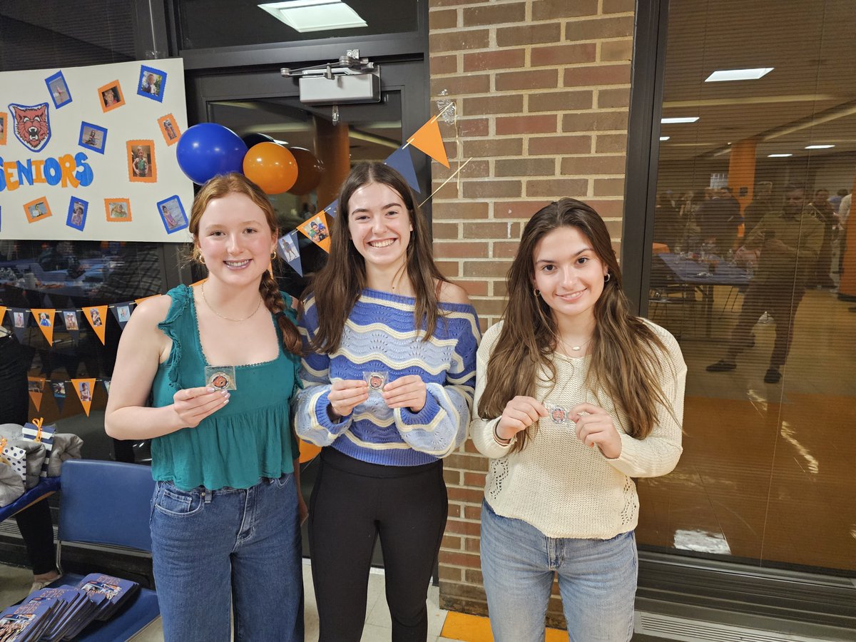 WildkitSwimming's tweet photo. #swimKits win the Evanston Core Value Awards for Selflessness - Malia, Grit - Teagan, Character - Ruby and Passion - Roe (missing from photo) https://t.co/2RHbVoDcIR