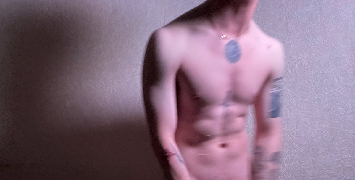 Ничего не буду придумывать пока в это #нюдсочетверг,  тут обрезок с видоса
За полный скрин в дм нужно ретвитнуть