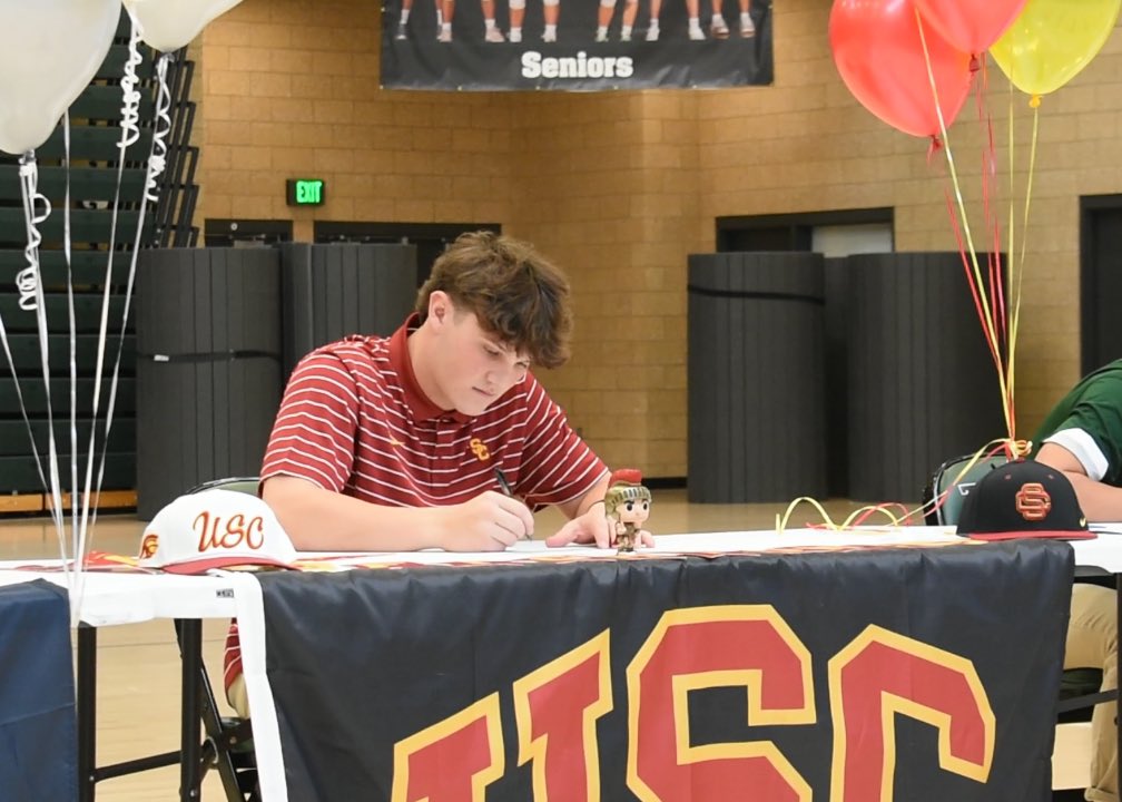 Signed! Fight on! ✌🏽 @USC_Baseball @TJewett50 @turntwo17 @A_Jenks8 @TroskyTeams @olympustitansbb