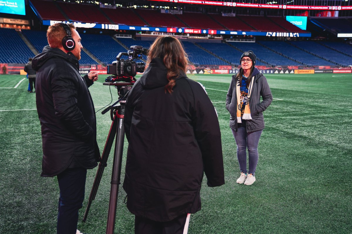 Pregame preparations!

Setting up with field with our Equipment Director and interviews ⚽️🎥

#DOOP | #StrikeGold | #KickChildhoodCancer