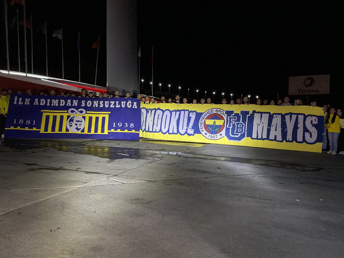 1907 ÜNİFEB Ondokuz Mayıs  Üniversitesi örgütlenmesi olarak Atamızın huzuruna çıkmak için her yıl olduğu gibi bu yıl da Anıtkabir yolundayız! #1907ÜNİFEBAnıtkabirde