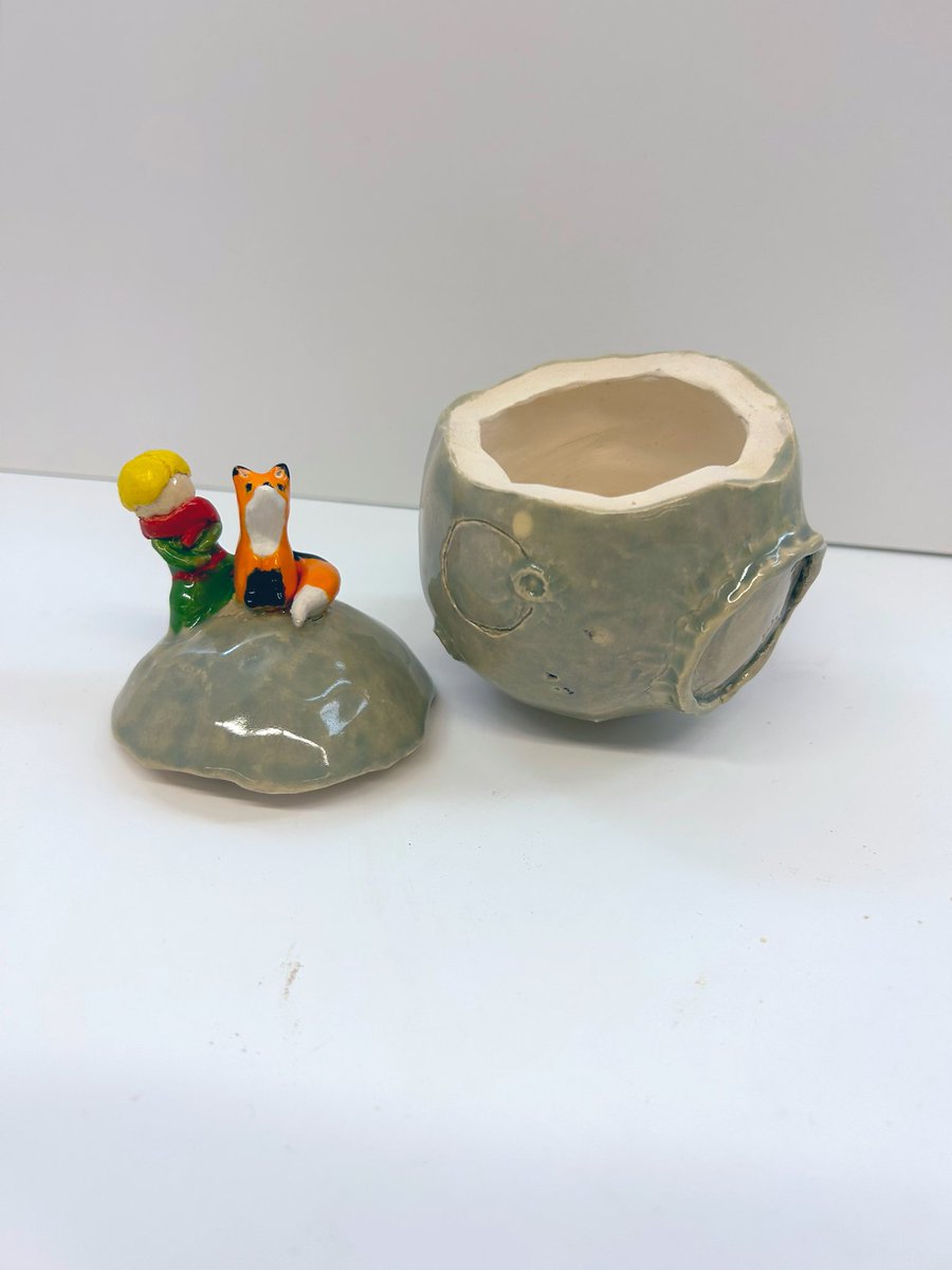 MsP_ArtT's tweet photo. The cutest little egg vessel made by student Jessica Balderas Garcia. #ceramics #spartanlegacy #bigredcountry https://t.co/LwPb4ZGdyj