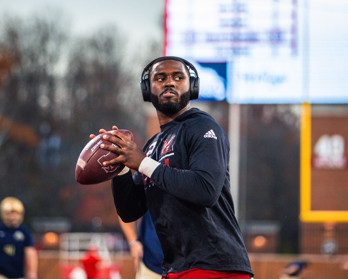 MiamiOHFootball's tweet photo. Waiting all day for Wednesday Night😤

#RiseUpRedHawks | 🎓🏆 https://t.co/WRFp1zPeTP