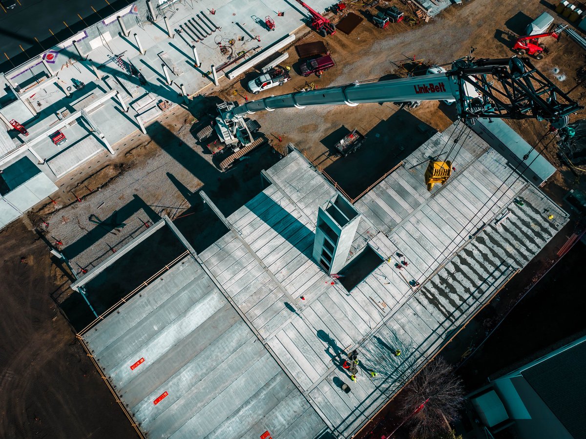RoncoOmaha's tweet image. Reaching new heights at 24 Hour Conversion on 120th &amp;amp; Blondo. New apartment complex on the way. 

 #RoncoBuilt #construction #Omaha 
#OmahaNebraska#ConstructionLife
#HeavyEquipment