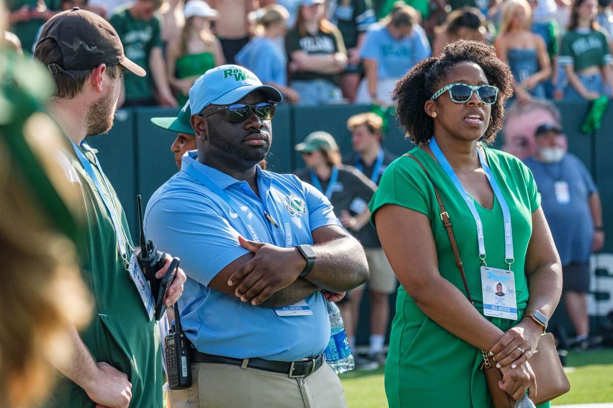 TulaneAthletics's tweet photo. Hey Green Wave Nation! 

We are thrilled to announce the arrival of our new programming- "#Wavecrest," your one-stop destination for all things Tulane Athletics! 

First up is Deputy AD @KortneG, brother &amp; sister @Mpratt_ &amp; @H_Pratt12, as well as SAAC leader @al_lapins. https://t.co/XiCRUuVbvt