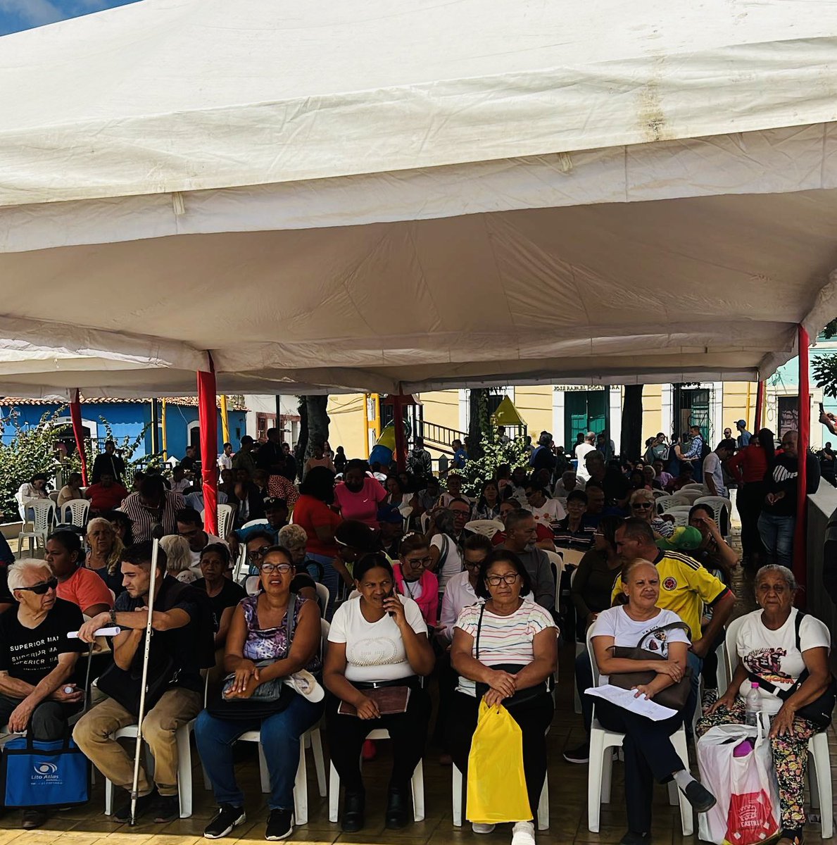 TarekWiliamSaab's tweet photo. #HOY… en la Plaza Bicentenaria de Valencia (Carabobo)  participé en la excelente jornada EL MINISTERIO PÚBLICO VA A TU COMUNIDAD: donde junto a 30 fiscales del @MinpublicoVEN se atendieron a más de 300 personas cuyas #denuncias fueron personalmente atendidas para darle trámite inmediato para su resolución… 

En el Ministerio Público bajo nuestra gestión hemos creado este programa de atención popular único en el mundo que expresa nuestra especial compromiso por la JUSTICIA Y LOS DERECHOS HUMANOS.